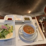 Bifuteki No Kawamura - ミネストローネっぽい野菜スープ♪前菜のアボカドの入ったサラダ。ソースが美味しい。