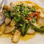 JASMINE PALACE - イカと彩り野菜の炒め「ムック・サオ・ラウ」