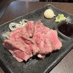 四文屋 - 牛レアステーキ