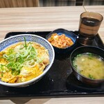 Yoshinoya - 親子丼並547円 キムチ味噌汁セット195円