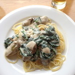 鵠沼パスタダイナー スプーン - 牡蠣とほうれん草のパスタ
