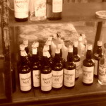 立ち飲み酒場 石川源蔵商店 - お客さんの「ボトル」であろう