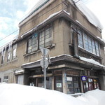 立ち飲み酒場 石川源蔵商店 - 以下、カラーの写真でも、セピアです