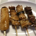 炭火焼鳥 銀座惣菜店 - つくね串、ひな肉串、ねぎ間串、レバー串
