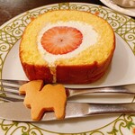 森のらくだ - いちごのロールケーキ