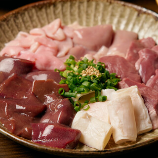 The texture and taste are second to none! Fresh, unfrozen [raw horumon]. Miso tonchan is also available.