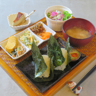 For a casual lunch♪Enjoy the dishes and desserts prepared with all our heart.