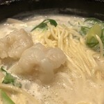 ホルモンらーめん8910 - ホルモンと麺はこんな感じです