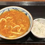 丸亀製麺 - トマたまカレーうどん・並(ひと口ごはん付き)