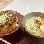 肉のヤマ牛 - 平日限定丼セット「厚切かるび丼・コシの冷麺」（¥890税込）