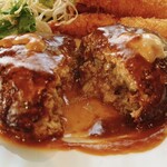 ハンバーグダイニング たくみ - 溢れ出る肉汁
