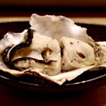 不動前 すし 岩澤 - 佐賀 蒸し牡蠣 黒胡椒とオリーブオイル