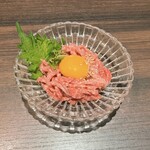 焼き肉専門店 成屋 - 和牛スレンド❤️
      （赤身レアステーキのユッケ風）