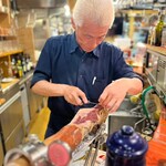 ガンチョ - 生ハムカッティングで日本一、世界第6位の経歴を持つ
            コルタドールの店主様が目の前でカッティングしてくださいました！╰(*´︶`*)╯♡
            （許可を得て撮影、掲載しております）