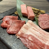 近江うし焼肉 にくTATSU 日本橋室町店 - 塩焼き四種盛り合わせ