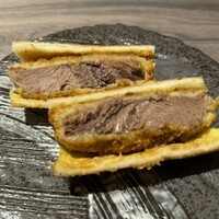 近江うし焼肉 にくTATSU 日本橋室町店 - タンカツサンド　ボリューム満点