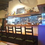 Dining Piatto - 秘宝？店主のコレクションが並ぶ屋根裏部屋のような空間