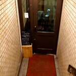 Spice Bar TARA - 地下の入口