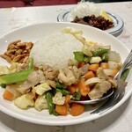 す MYANMAR FOODS & KARAOKE - 料理写真:ソーミィンチョー＆羊肉の干し焼き