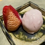 鮨shizuku 西天満 - 自家製いちごジェラート、いちご