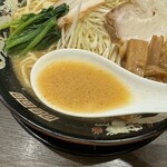 北海道らーめん 熊源 - 「Special 札幌 味噌」のスープ
            2024年4月25日