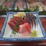 すし処 いけ田 - 三点盛り￥900 今日はマグロ・金目・〆鯖　（’14.02）