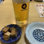 くり山 - お通しと生ビール中(黒ラベル)