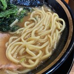 横浜家系ラーメン 三郷家 - 大橋製麵多摩の中太麺。