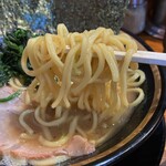 横浜家系ラーメン 三郷家 - 麺リフト。