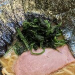 横浜家系ラーメン 三郷家 - ほうれん草。