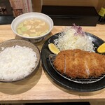 とんかつ 美濃屋 - 特選ロースかつ定食