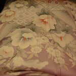 Inoda Kohi - 薄紫色の地に花の図柄の着物