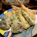 Tebikisoba Isshin - 食べごたえ満点の野菜天ぷら