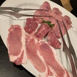 みょうが屋 - タン、カルビー、豚ロース？