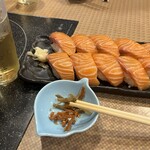 六鮮 - サーモンのお寿司さん　いらっしゃいましたー。