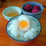 自家製麺・縁 - 小ごはん、味玉をのせて...(2014年02月)