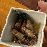 天串×和酒 佐香月 - ほたるいかの酢味噌和え。今年は安いけど、お家で食べるには目玉と嘴取るのが地味に面倒。富山の皆様、お大事に、と思いつつ、ありがたく頂戴しました。酢味噌、美味しかった。ワカメも好き。