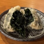 Tenkushi Wa Shu Sakaduki - 生海苔の天ぷら。美味しかった。頼むべき一品。厚みがあるから、外はカリッと、中は生海苔の美味しいエキスが感じられる。