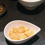 鉄板ダイニング 哲 - にんにくチップ