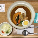 244148592 - 手羽元スープカレー3辛(辛さMAX)¥1000内　手羽元ほろほろにんじん甘うま。量は多くなくルーはMAXでも辛口めかなという程度。珈琲1杯無料なので飲める人はお得。