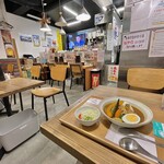 Achi Terasu 102 Soup Curry Dining - 手羽元スープカレー3辛(辛さMAX)¥1000内　手羽元ほろほろにんじん甘うま。量は多くなくルーはMAXでも辛口めかなという程度。珈琲1杯無料なので飲める人はお得。店内は油のにおいが強い。
