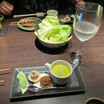 Kimboshi - オードブル　「茹で上げそら豆、レバーパテ、桜のポタージュ」　付き出しの「生キャベツ」　特選日本酒