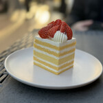 LESS by Gabriele Riva & Kanako Sakakura - 季節のショートケーキ