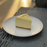 LESS by Gabriele Riva & Kanako Sakakura - マスカルポーネとバニラのミルキーなチーズケーキ