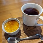 Ina Ya Kafe - プチセットは珈琲か紅茶から選択可。デザートはカタラーナかな？表面焼き立てでパリッパリでメチャうまっ。