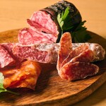カラオラ テラス・スペイン料理・大手町 - 腸詰の盛り合わせ