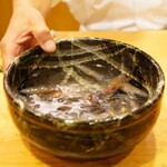 鮨 大門 - 活きたホタルイカは初めて！足先がハッキリと青く光るほどに鮮度抜群！