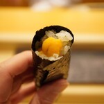 鮨 大門 - ◇雲丹手巻き（北海道）
      パリッとした海苔の旨みと香り、雲丹とシャリが同化するとまさに海そのもののおいしさに！