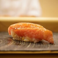 鮨 大門 - ◇トロ（宮城 塩釜）
                中トロと大トロの間の霜降り部位。