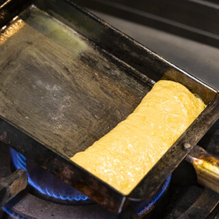 黄身が濃い上質な卵“蘭王”を使用した、三度美味しいだし巻き